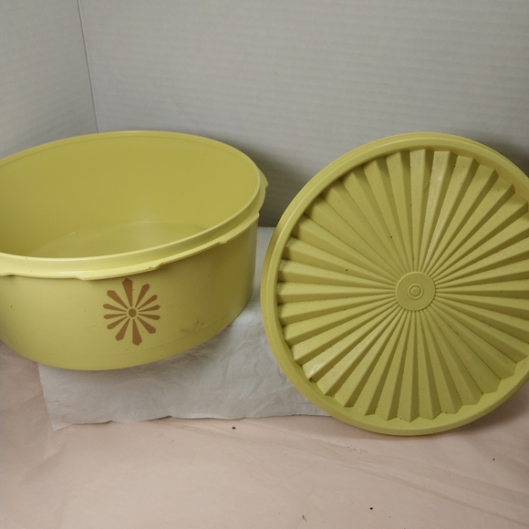 Vintage Tupperware gold/yellow - Picture 2 of 3